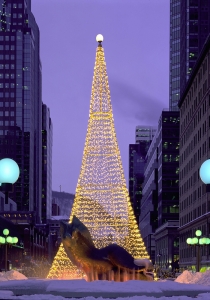 Christmas tree at Place Ville Marie (Poulin, Stéphan © Poulin, Stéphan; Tourisme Montréal. All Rights Reserved.)