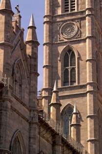 La basilique Notre-Dame (Leconte, Marie © Leconte, Marie. Source: www.vieux.montreal.qc.ca. Tous droits réservés.)