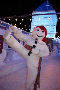 Bonhomme & Palace (Photographer: Unknown © Québec Winter Carnival. Partner org.: Québec Winter Carnival. All Rights Reserved.)