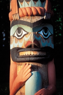 Totem (Scheffler © Scheffler; Tourism BC. Organisme partenaire : Tourism BC. Tous droits réservés.)